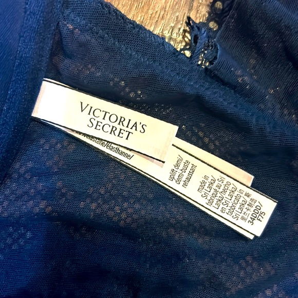 Victoria’s Secret front close bra - Picture 2 of 3